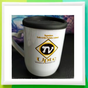 MUG CON TAPA DE SILICONA